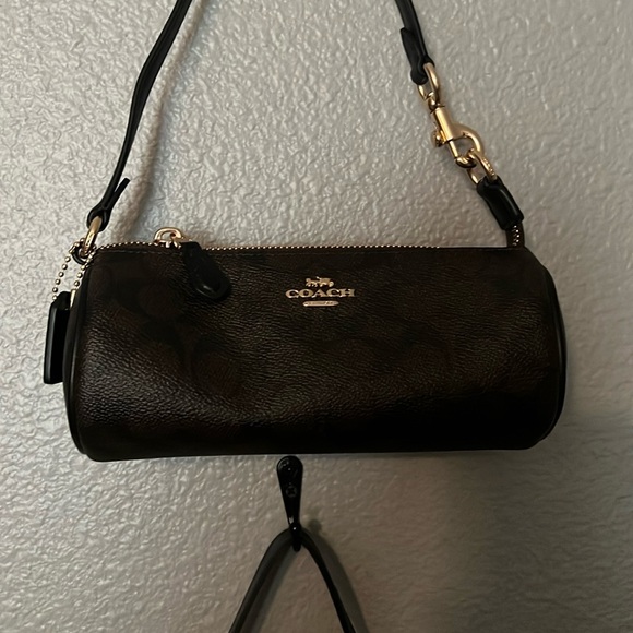 Coach Brown Crossbody Bag Sleek Design Gold-Tone Hardware - Picture 1 of 5